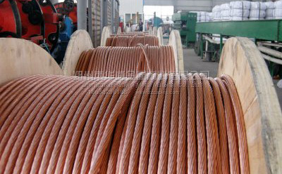 硬銅絞線和木盤，生產(chǎn)場景